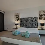 Villasroyale Rex - No Steps, Easy Access, Heated Pool & Bbq
