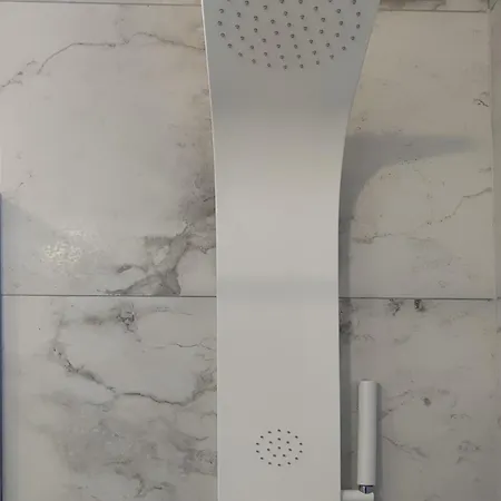 Villasroyale Rex - Fit For A King! فيلة