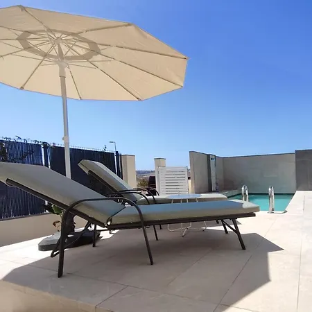 Villasroyale Rex - No Steps, Easy Access, Heated Pool & Bbq Villa *