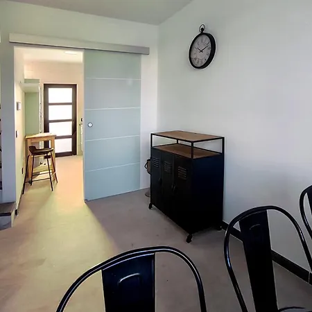 Villasroyale Rex - Fit For A King!