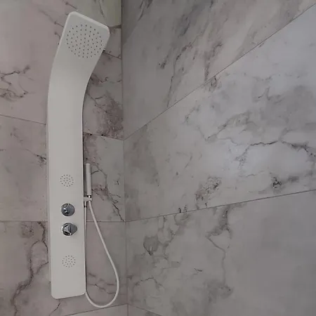 Villasroyale Rex - Fit For A King! فيلة ميلونيذاس