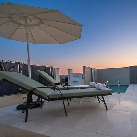 Villasroyale Rex - No Steps, Easy Access, Heated Pool & Bbq 멜로네라스