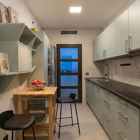 Villasroyale Rex - No Steps, Easy Access, Heated Pool & Bbq