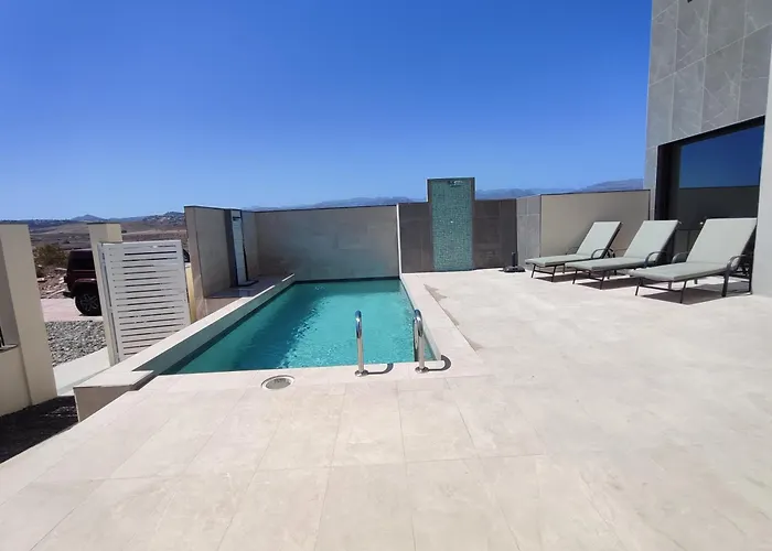 Villasroyale Rex - No Steps, Easy Access, Heated Pool & Bbq