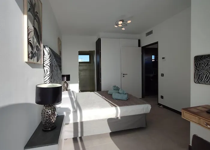 Villasroyale Rex - No Steps, Easy Access, Heated Pool & Bbq * 멜로네라스