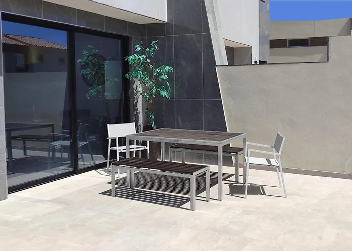 Villa Villasroyale Rex - No Steps, Easy Access, Heated Pool & Bbq
