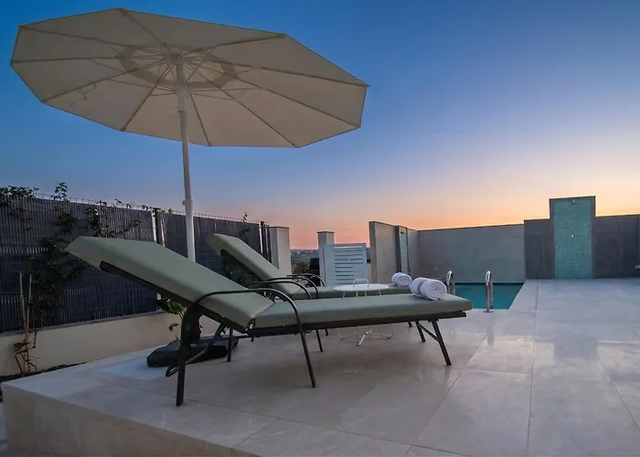 Villasroyale Rex - No Steps, Easy Access, Heated Pool & Bbq 멜로네라스