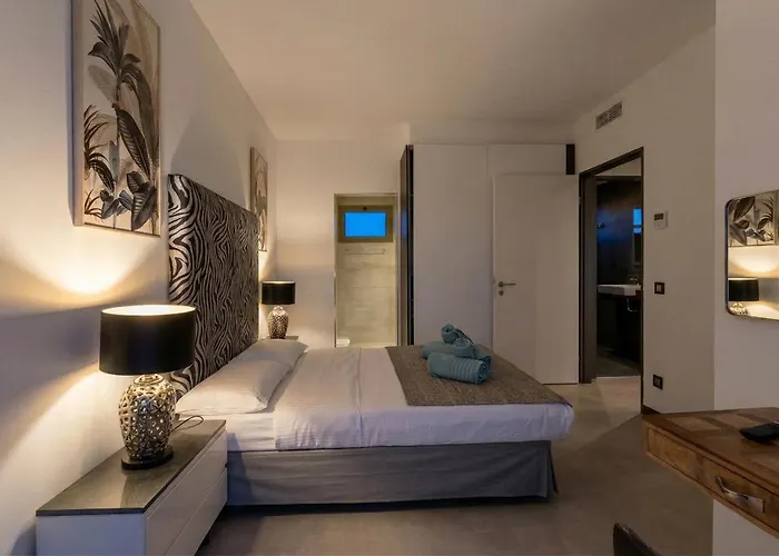 Villasroyale Rex - No Steps, Easy Access, Heated Pool & Bbq 빌라