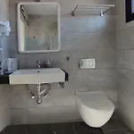 Villasroyale Rex - No Steps, Easy Access, Heated Pool & Bbq فيلة *
